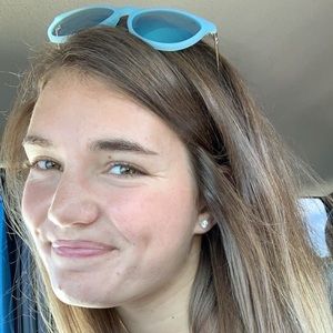 Meet your Posher, Abigail